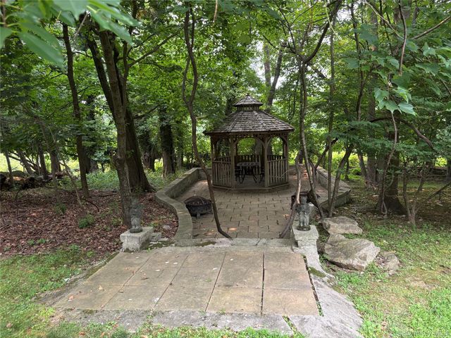 12 Warnke Lane, Scarsdale, NY 10583