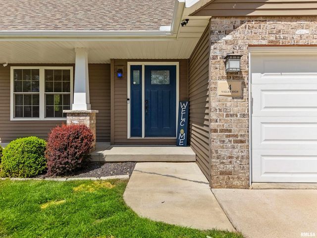 4 VALLEY HIGH Drive, Pekin, IL 61554