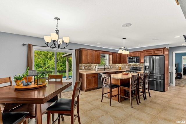4 VALLEY HIGH Drive, Pekin, IL 61554