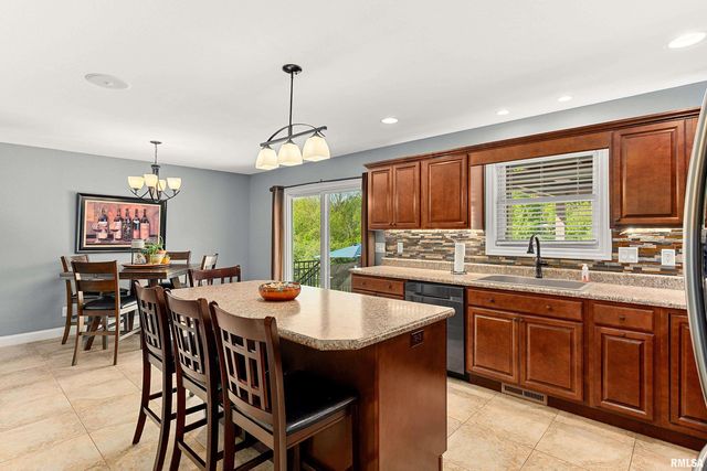 4 VALLEY HIGH Drive, Pekin, IL 61554