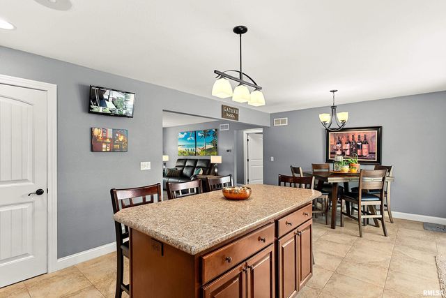 4 VALLEY HIGH Drive, Pekin, IL 61554