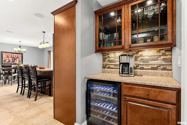 4 VALLEY HIGH Drive, Pekin, IL 61554