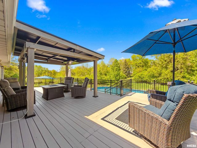 4 VALLEY HIGH Drive, Pekin, IL 61554