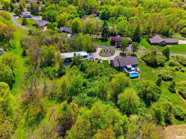 4 VALLEY HIGH Drive, Pekin, IL 61554