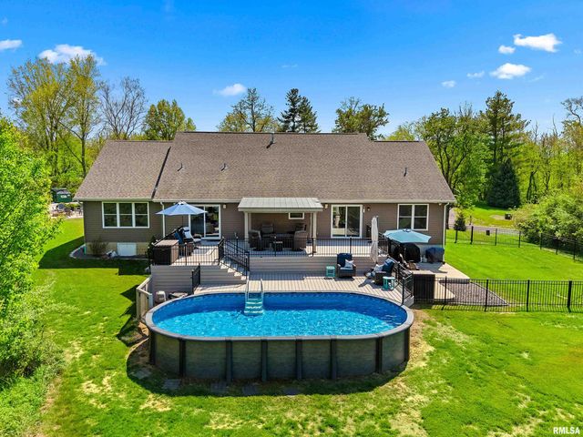 4 VALLEY HIGH Drive, Pekin, IL 61554