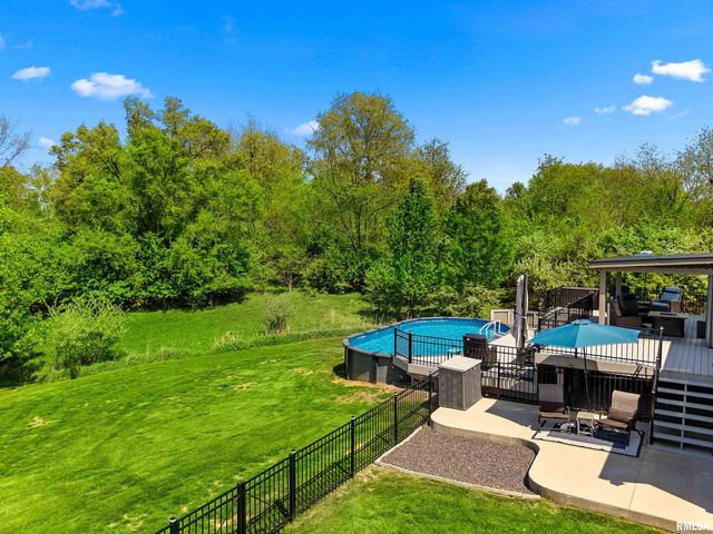 4 VALLEY HIGH Drive, Pekin, IL 61554