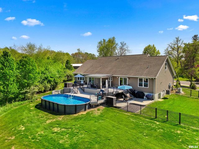 4 VALLEY HIGH Drive, Pekin, IL 61554