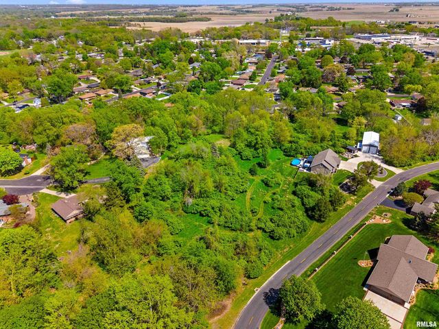 4 VALLEY HIGH Drive, Pekin, IL 61554