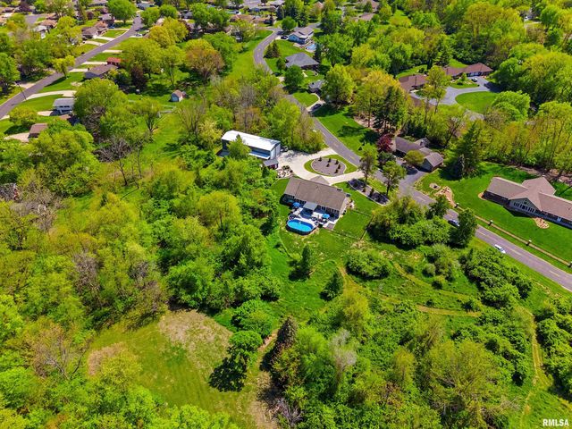4 VALLEY HIGH Drive, Pekin, IL 61554