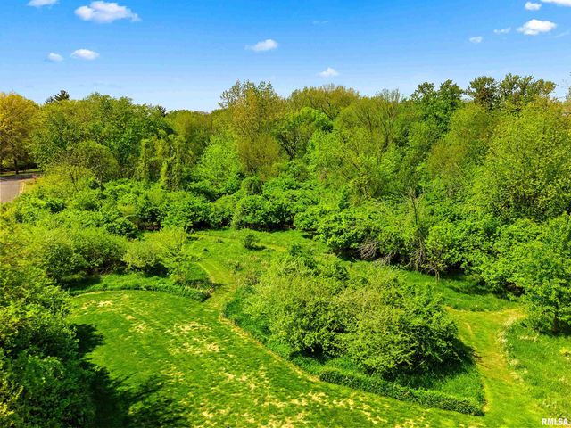 4 VALLEY HIGH Drive, Pekin, IL 61554