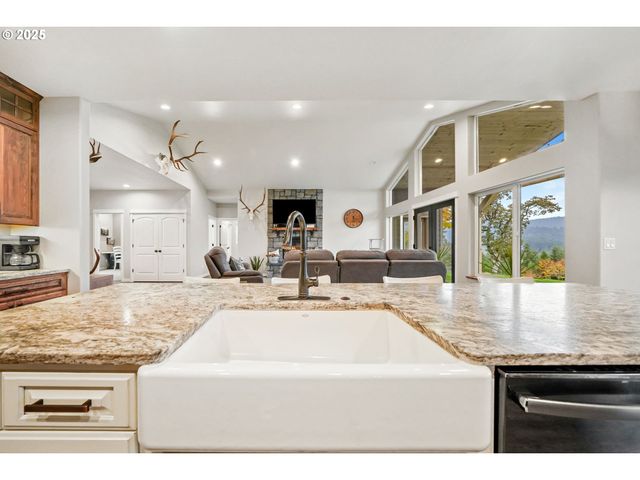 78714 BRYSON SEARS Rd, Cottage Grove, OR 97424