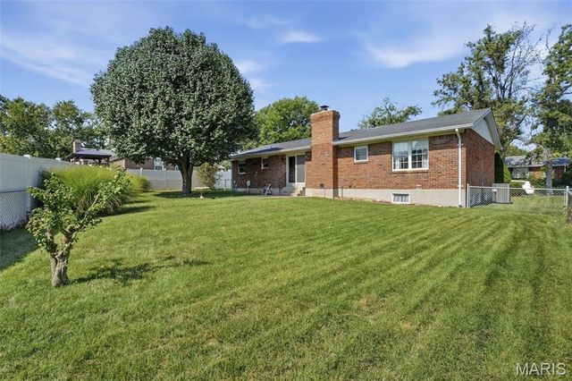 4530 Firelight Drive, Oakville, MO 63129
