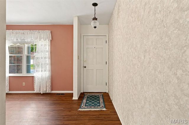 4530 Firelight Drive, Oakville, MO 63129
