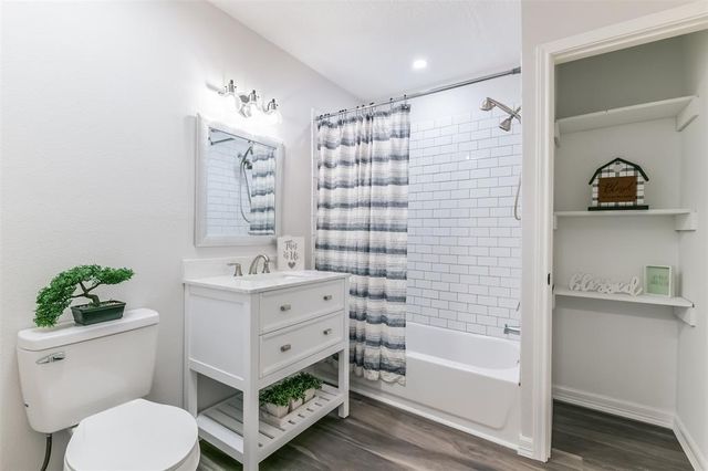 1309 W Lang Street, Alvin, TX 77511