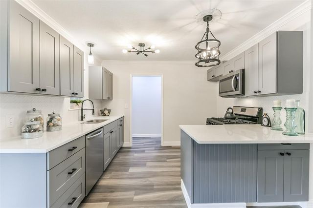 1309 W Lang Street, Alvin, TX 77511