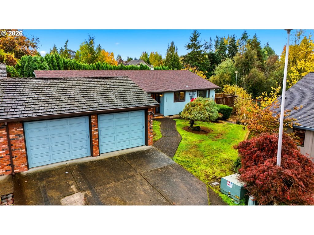 Image 1 of property listing at 1006 Nw SUMMERWOOD Dr, Mc Minnville, OR 97128