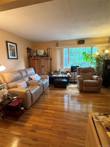59 Bushwick Street, Melville, NY 11747