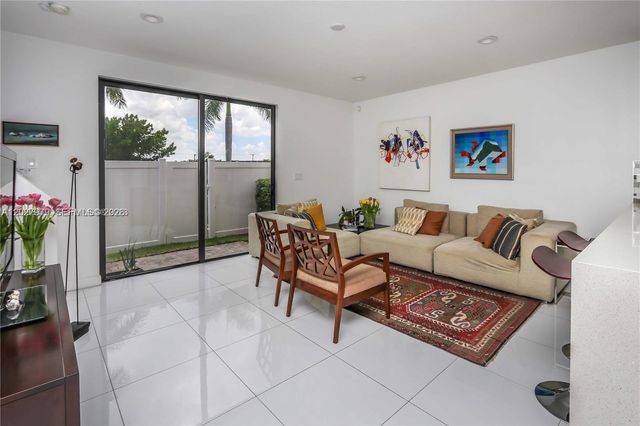 476 NE 194th Ter, Miami, FL 33179