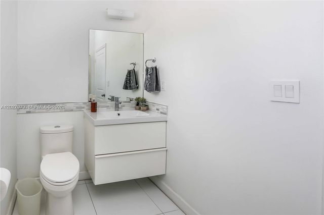 476 NE 194th Ter, Miami, FL 33179