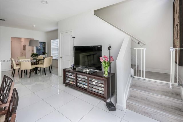 476 NE 194th Ter, Miami, FL 33179