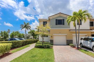 476 NE 194th Ter, Miami, FL 33179