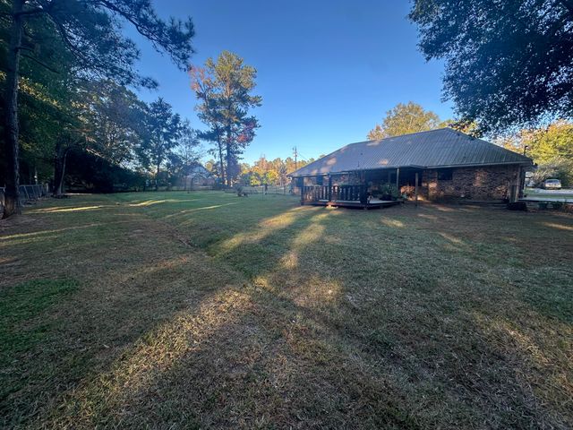 196 Lena Beth Dr, Leesville, LA 71446