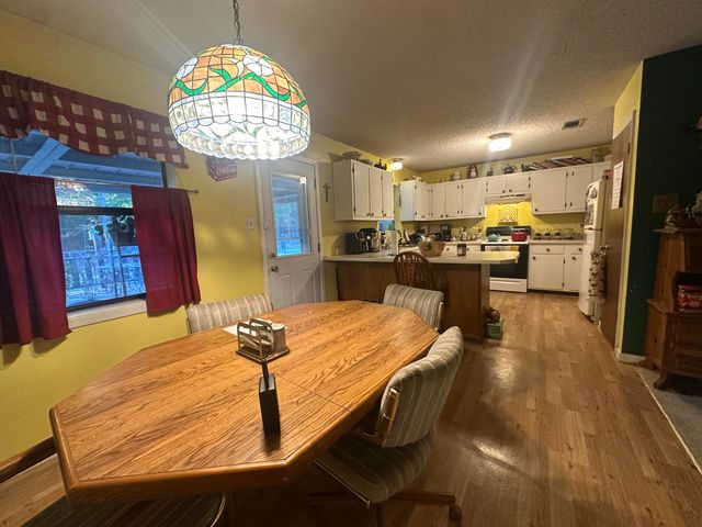 196 Lena Beth Dr, Leesville, LA 71446