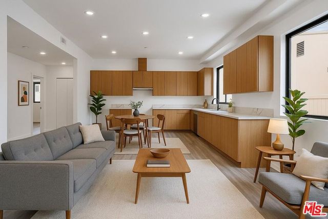 5622 Willowcrest Avenue, North Hollywood, CA 91601