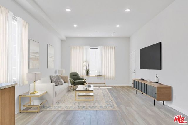 5622 Willowcrest Avenue, North Hollywood, CA 91601