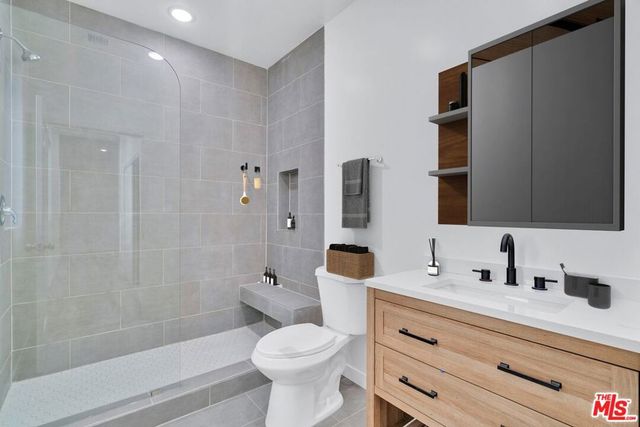 5622 Willowcrest Avenue, North Hollywood, CA 91601