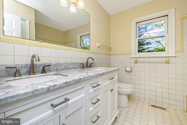 60 PAUL CIR, Glen Mills, PA 19342