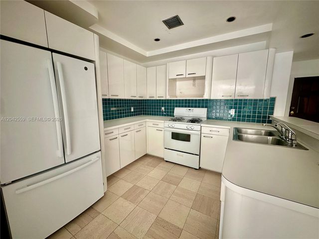 22 SE 11th St 22, Fort Lauderdale, FL 33316