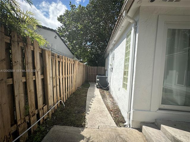 22 SE 11th St 22, Fort Lauderdale, FL 33316
