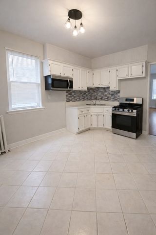 4925 W Henderson Street 1, Chicago, IL 60641