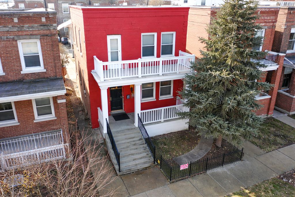 4925 W Henderson Street 1, Chicago, IL 60641