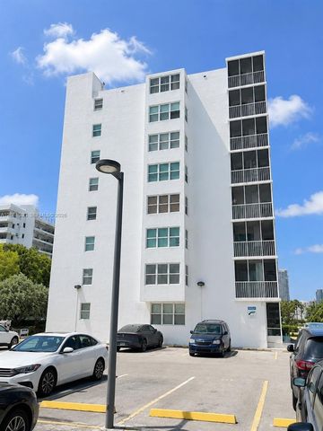3660 NE 166th St 805, North Miami Beach, FL 33160