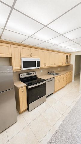 3660 NE 166th St 805, North Miami Beach, FL 33160
