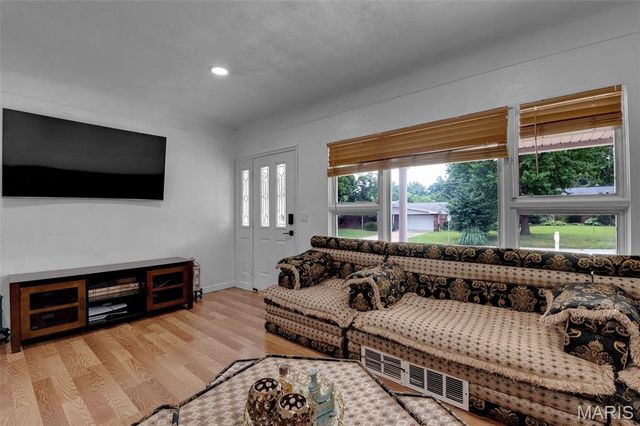 1117 Hawkstone Lane, St Louis, MO 63125