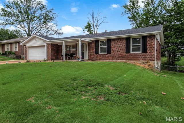 1117 Hawkstone Lane, St Louis, MO 63125