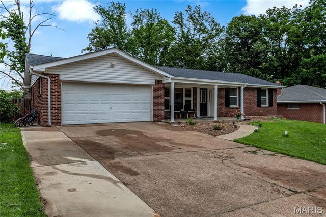 1117 Hawkstone Lane, St Louis, MO 63125