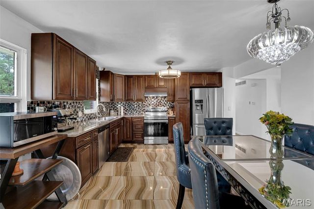 1117 Hawkstone Lane, St Louis, MO 63125