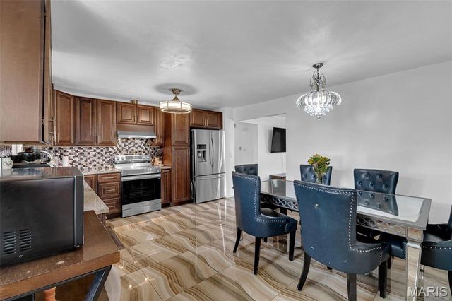 1117 Hawkstone Lane, St Louis, MO 63125