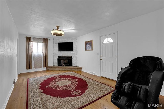 1117 Hawkstone Lane, St Louis, MO 63125