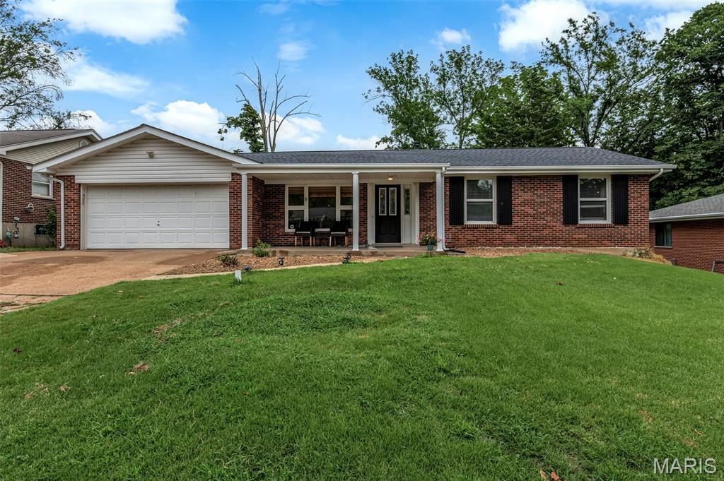1117 Hawkstone Lane, St Louis, MO 63125
