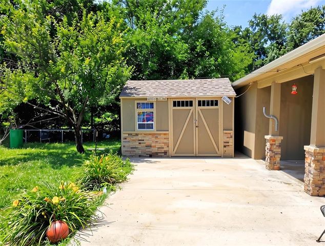 4401 Claudine Lane, Kansas City, KS 66102