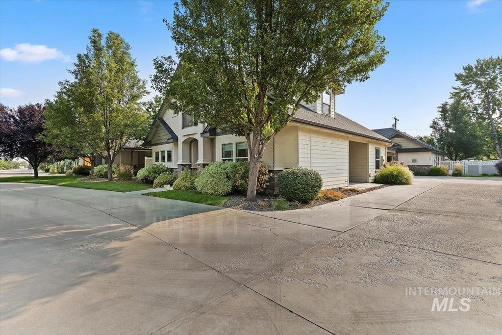 654 S Whisperwood Way, Boise, ID 83709 photo 2