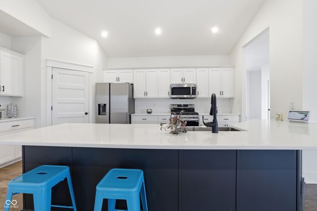 953 S Lantern Lane, Ellettsville, IN 47429