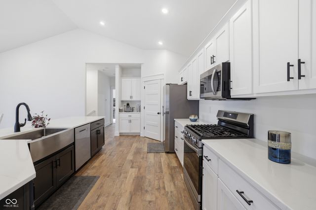 953 S Lantern Lane, Ellettsville, IN 47429