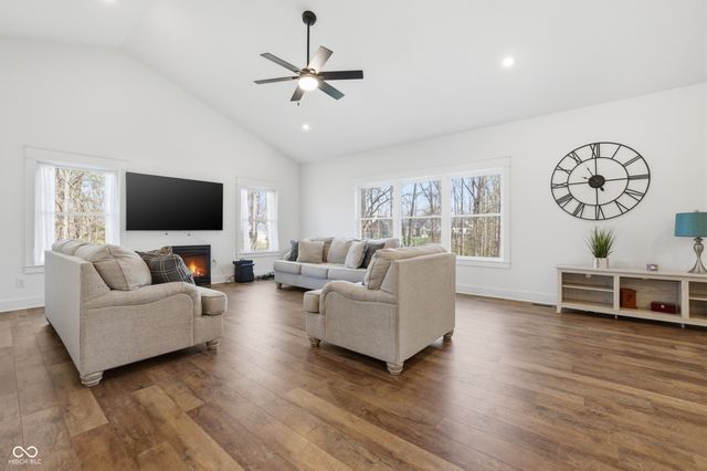 953 S Lantern Lane, Ellettsville, IN 47429