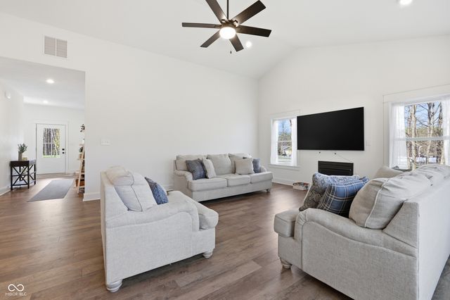 953 S Lantern Lane, Ellettsville, IN 47429